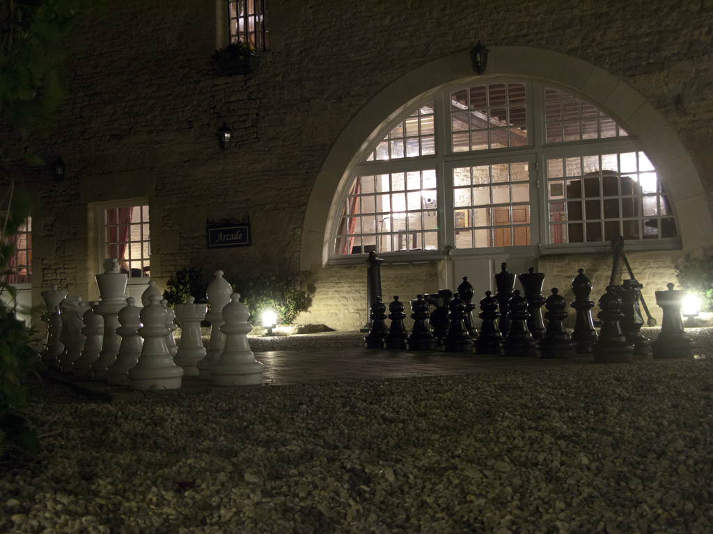 Ferme de la Rançonnière - Chess in the Courtyard