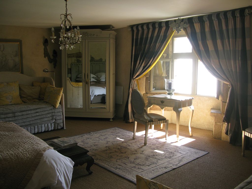 Manoir de Kerledan Bedroom - Workmanship by Peter | Decoration by Penny