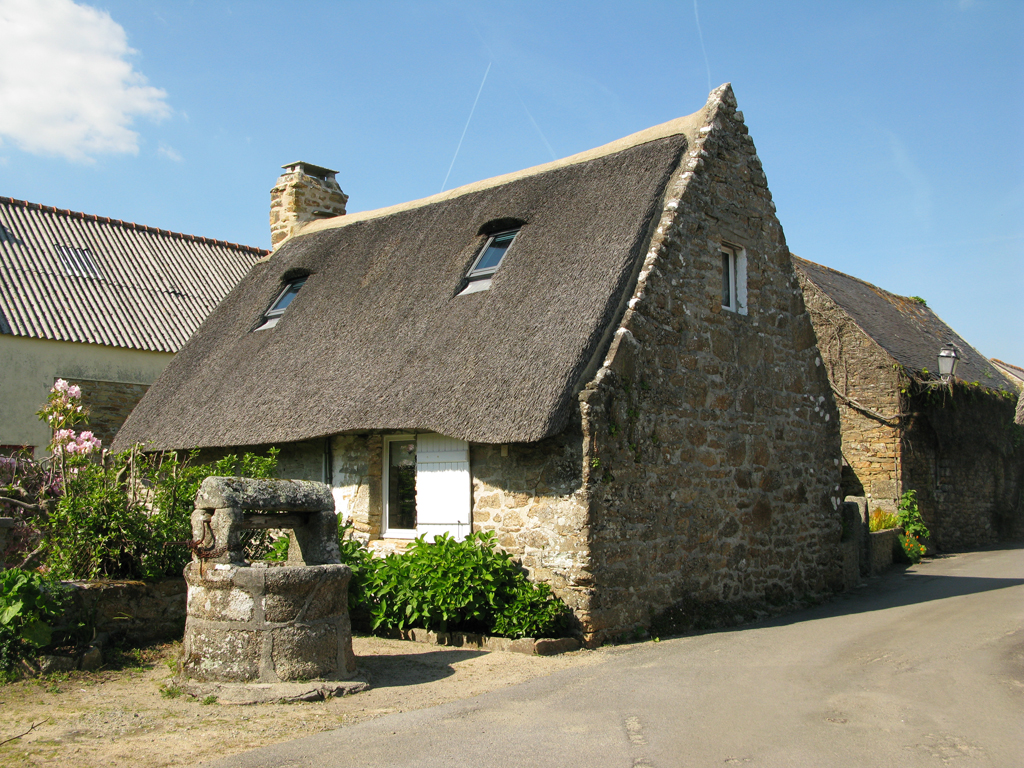 Kerascoet – A Modern Addition of Medieval Thatch