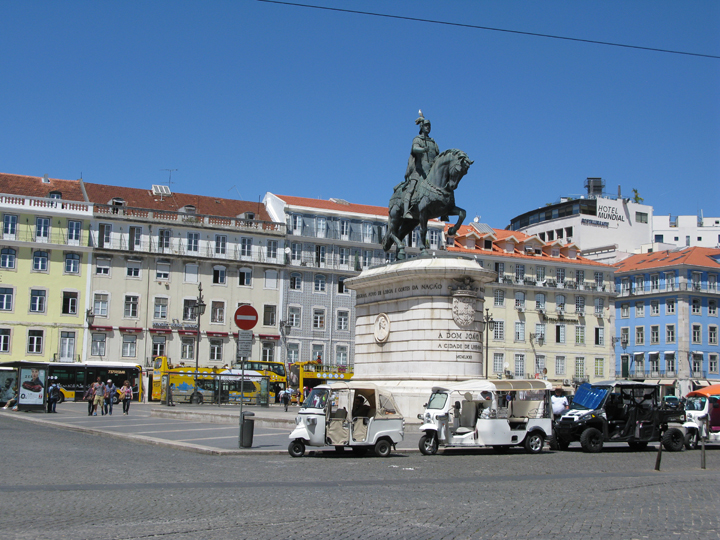 Lisbon - Walk to River St George Equestre Statue Figueira Sq Web