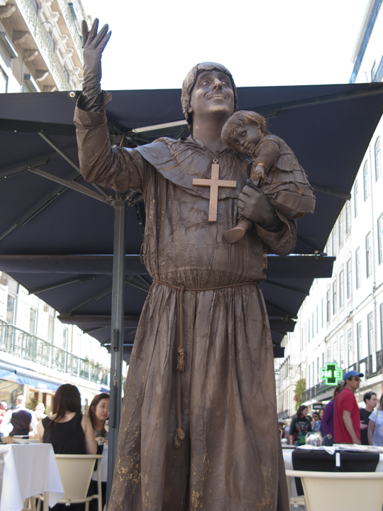 Lisbon - Walk to River St Anthony of Padua Mime