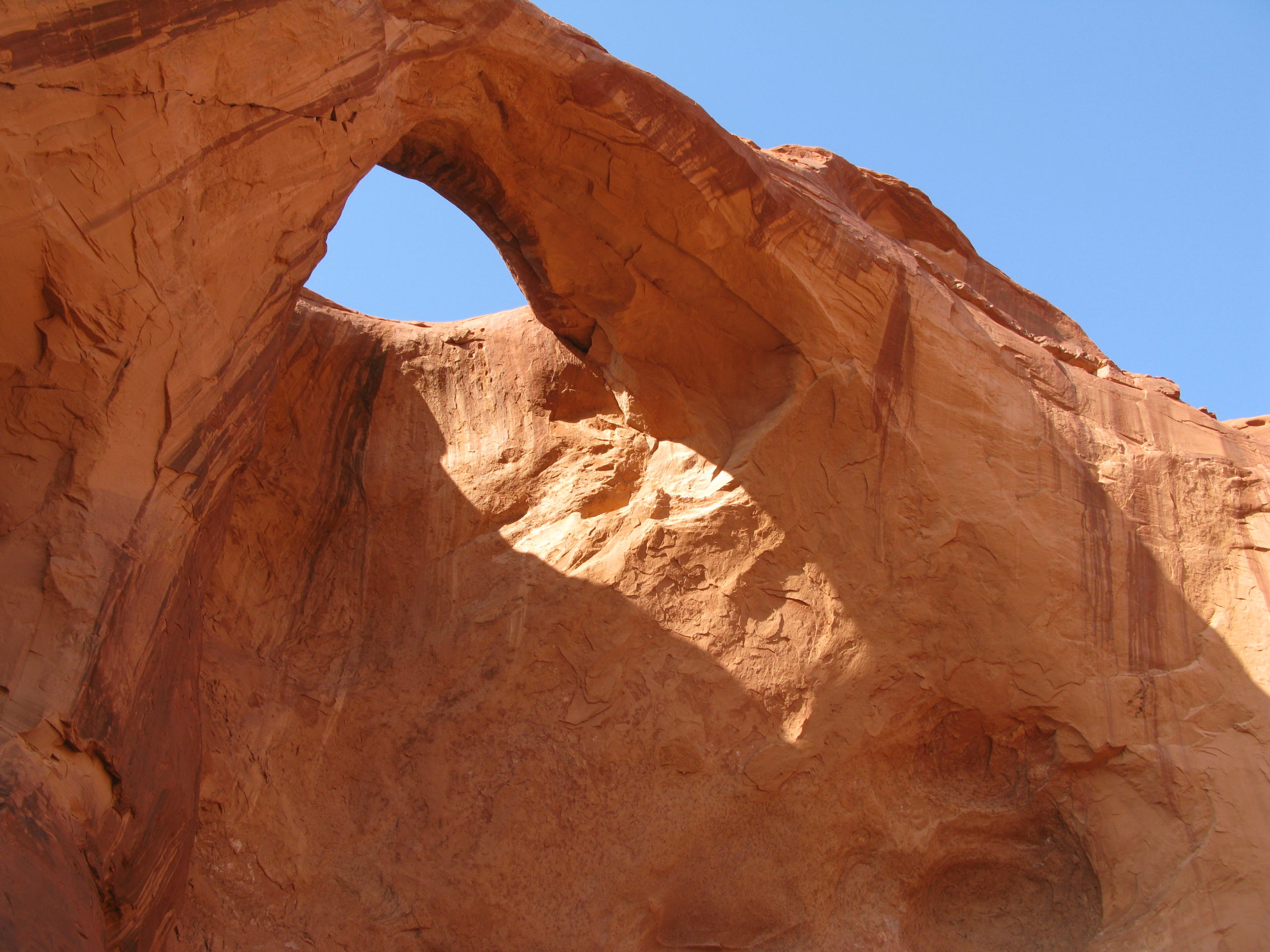 Monument Valley Tour: Moccasin Arch