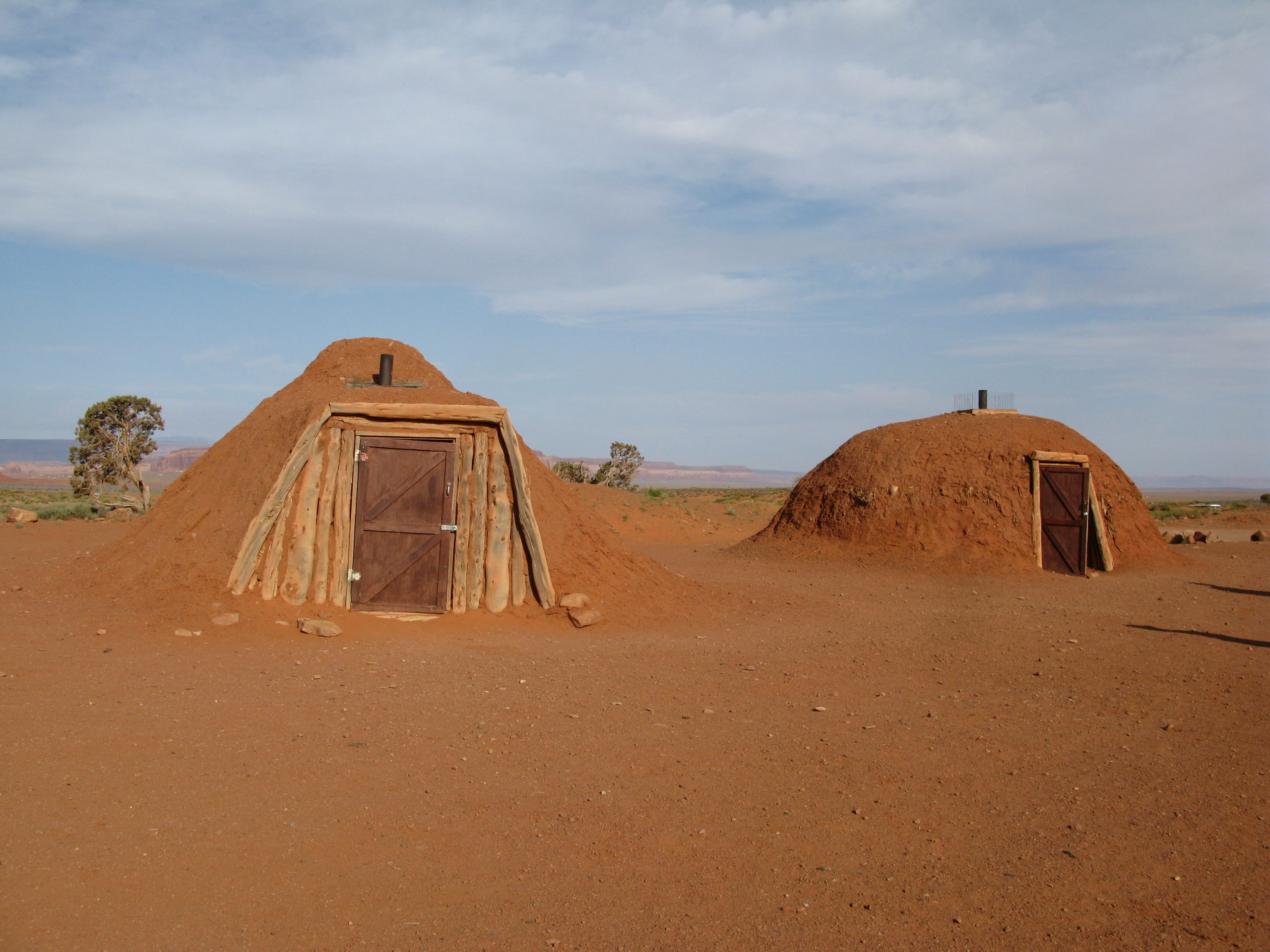 Monument Valley: Navajo Hogans near The View