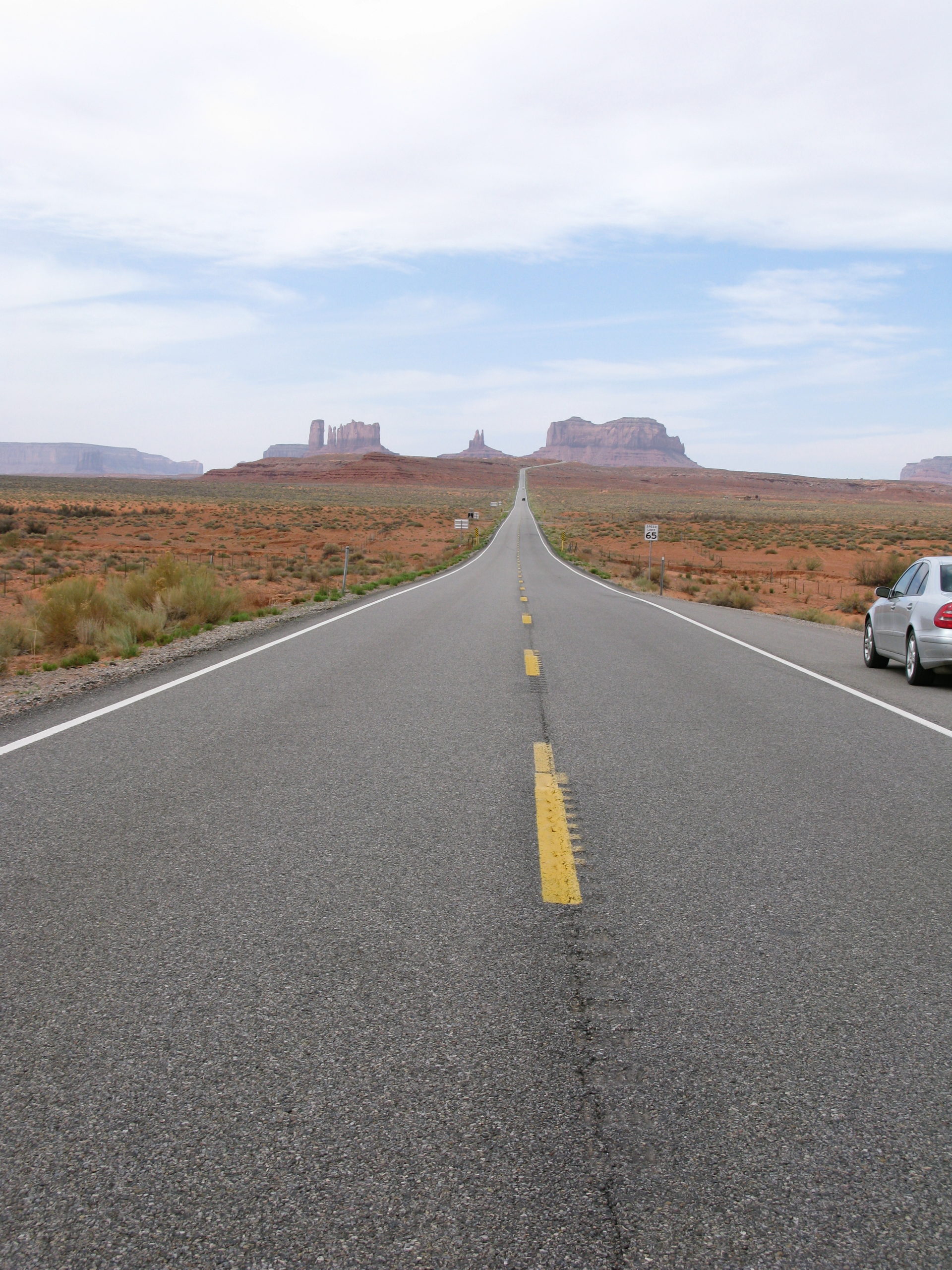 The road through Monument Valley: Famous from the movie, Forest Gump